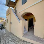Kansoneta-traditional Mansion In Gastouri Village *