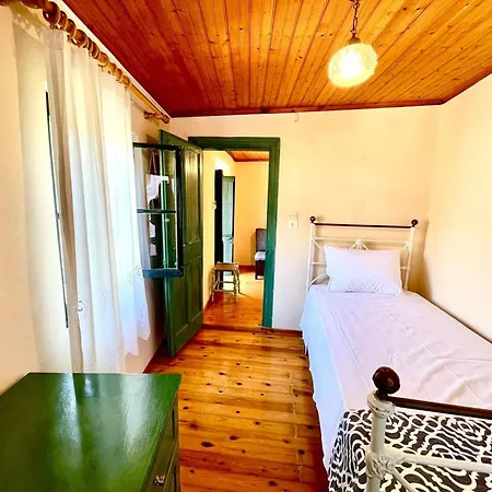 Kansoneta-traditional Mansion In Gastouri Village