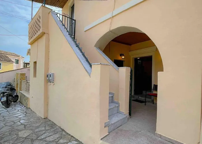 Kansoneta-traditional Mansion In Gastouri Village *