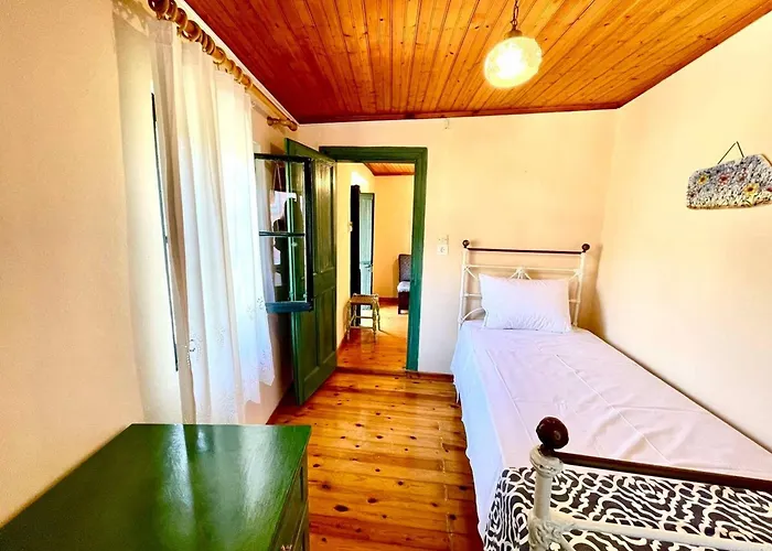 Kansoneta-traditional Mansion In Gastouri Village