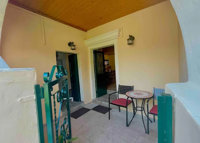 بيت للعطل Kansoneta-traditional Mansion In Gastouri Village *